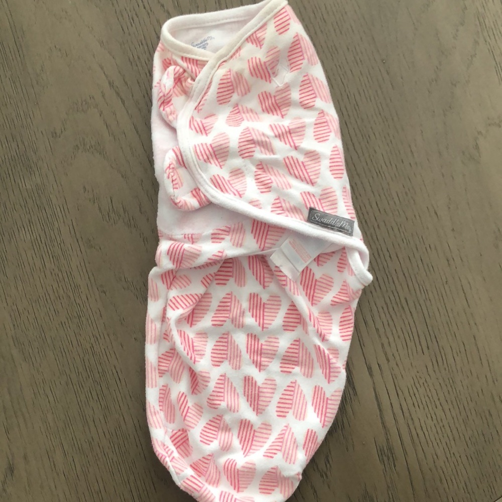 Slight discoloration around neck opening, baby swaddles. - Picture 2 of 6